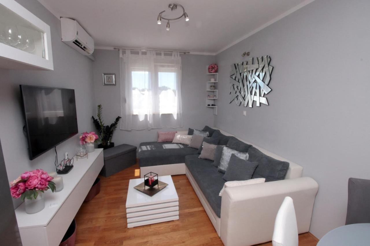 Apartamento Apartman *Sanja* Omiš Exterior foto