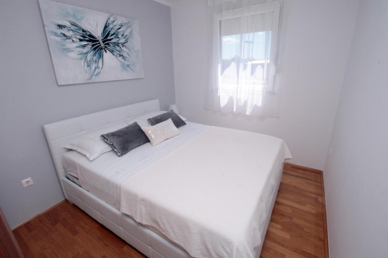 Apartamento Apartman *Sanja* Omiš Exterior foto